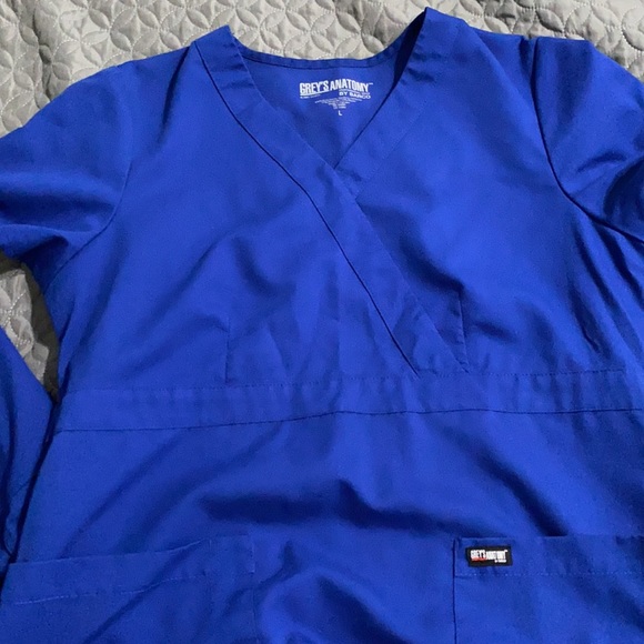2 sets mock wrap style greys anatomy scrubs large - Picture 4 of 5